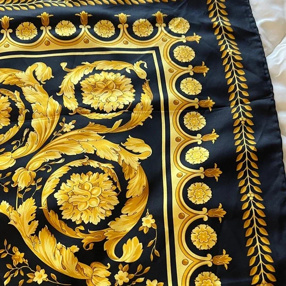 Authentic Versace Baroque Design Black Gold Printed 100% Silk Twill Scarf 33.5" - Picture 8 of 16